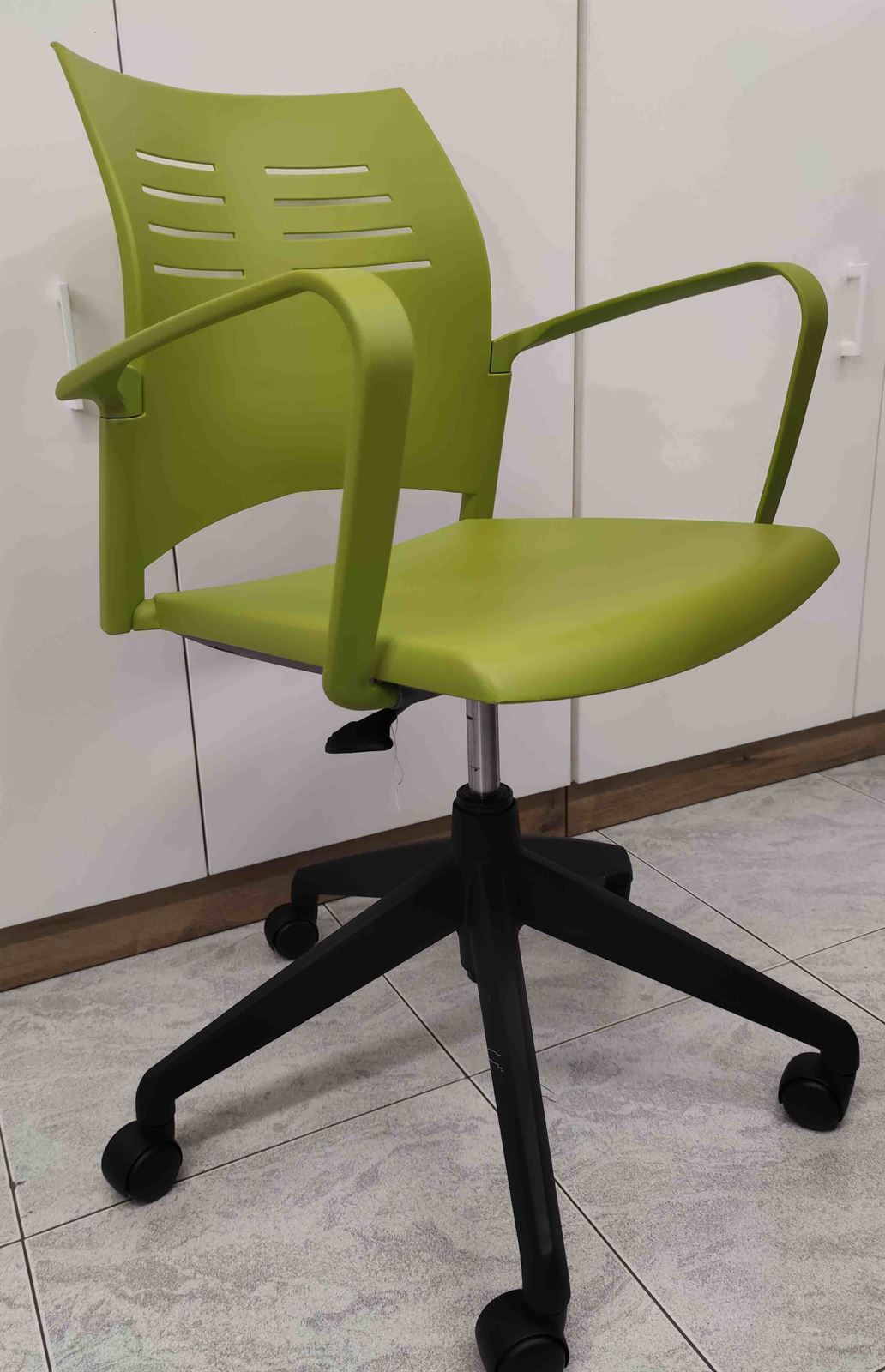 SILLA GIRATORIA SPACIO - Artículo de Exposición - Imagen 1